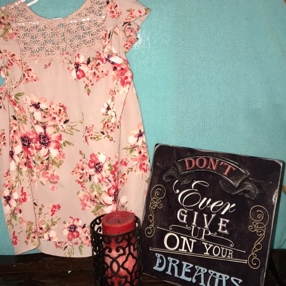 Girls floral dress shirt. Never worn no tags